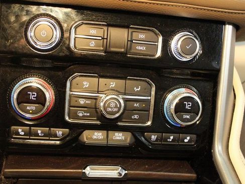 Used 2021 GMC Yukon Denali image 28