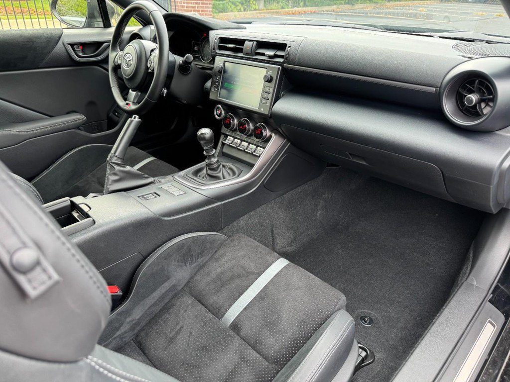 Used 2024 Toyota GR86 Premium RWD image 15