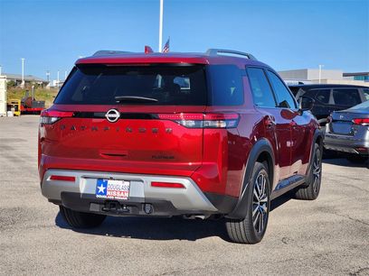 New 2025 Nissan Pathfinder Platinum w/ Black Appearance Package