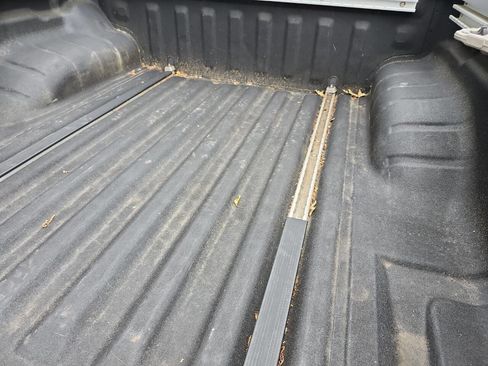 Used 2012 Nissan Frontier SV w/ SV Premium Utility Pkg image 9