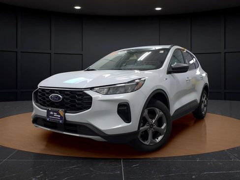 Certified 2026 Ford Escape ST-Line AWD/4WD image 3