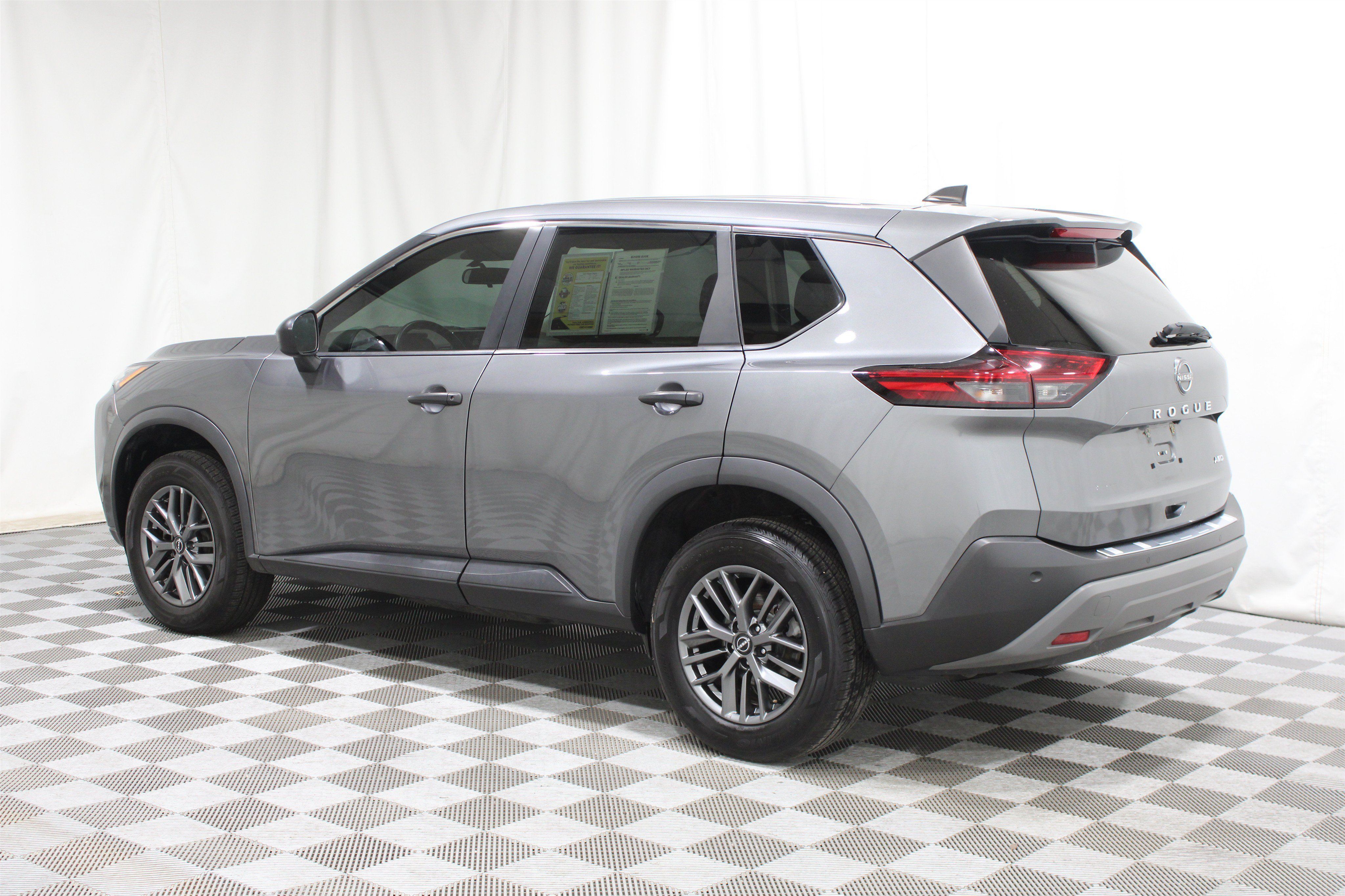 Used 2022 Nissan Rogue S AWD/4WD image 26