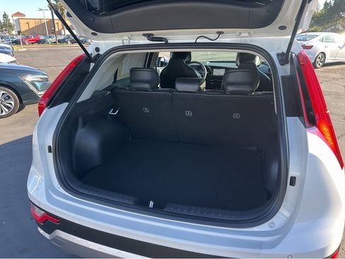 Certified 2025 Kia Niro EX image 17