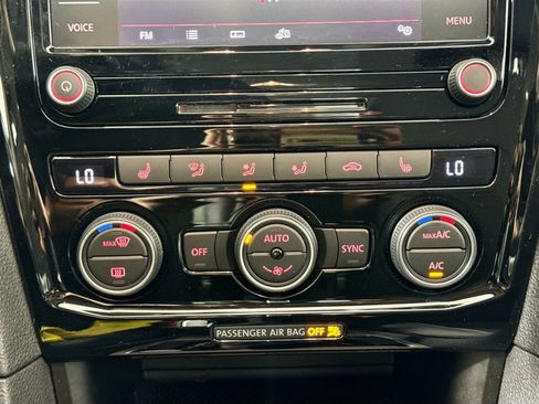 Used 2022 Volkswagen Passat 2.0T SE image 16