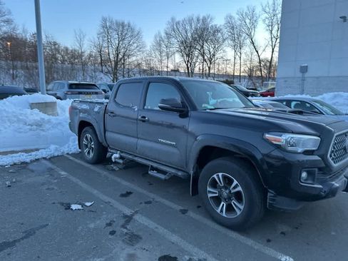 Used 2019 Toyota Tacoma TRD Sport image 5