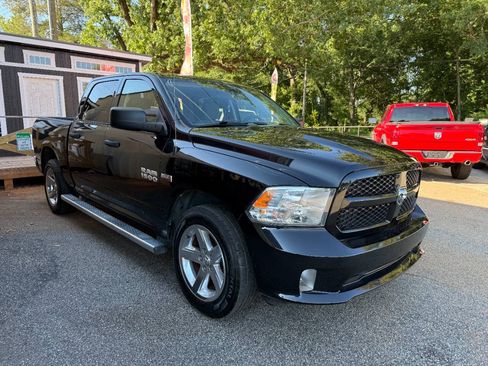 Used 2017 RAM 1500 Express RWD image 3
