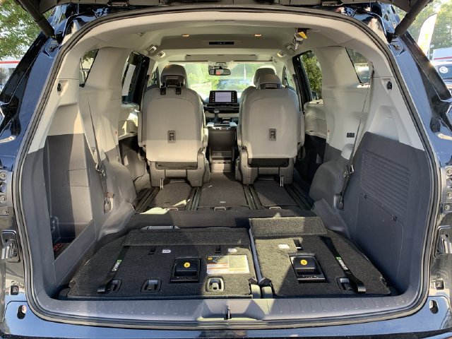 Used 2023 Toyota Sienna Limited FWD image 39