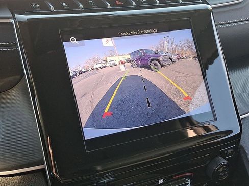 Used 2023 Jeep Grand Cherokee Laredo image 18