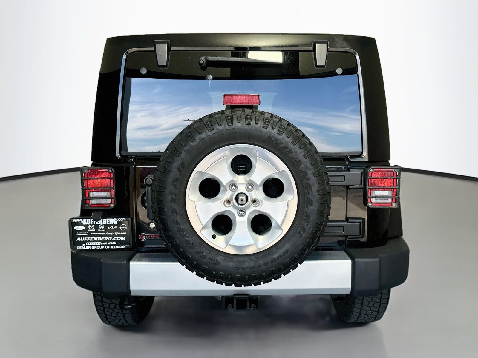 Used 2014 Jeep Wrangler Unlimited Sahara w/ Dual Top Group AWD/4WD image 6