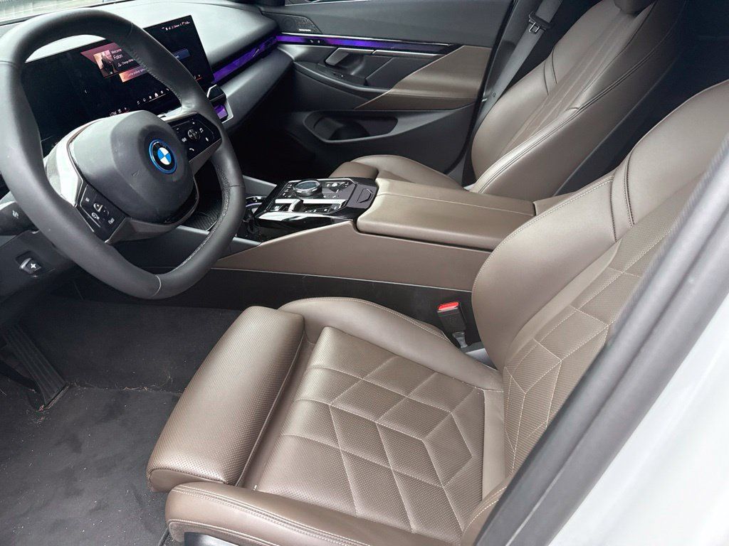 Used 2024 BMW i5 eDrive40i w/ M Sport Package RWD image 14
