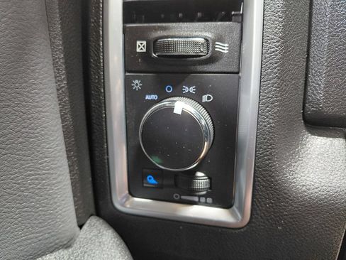 Used 2022 RAM 1500 Classic SLT w/ Electronics Group AWD/4WD image 32