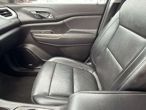 Used 2023 GMC Acadia SLT image 24