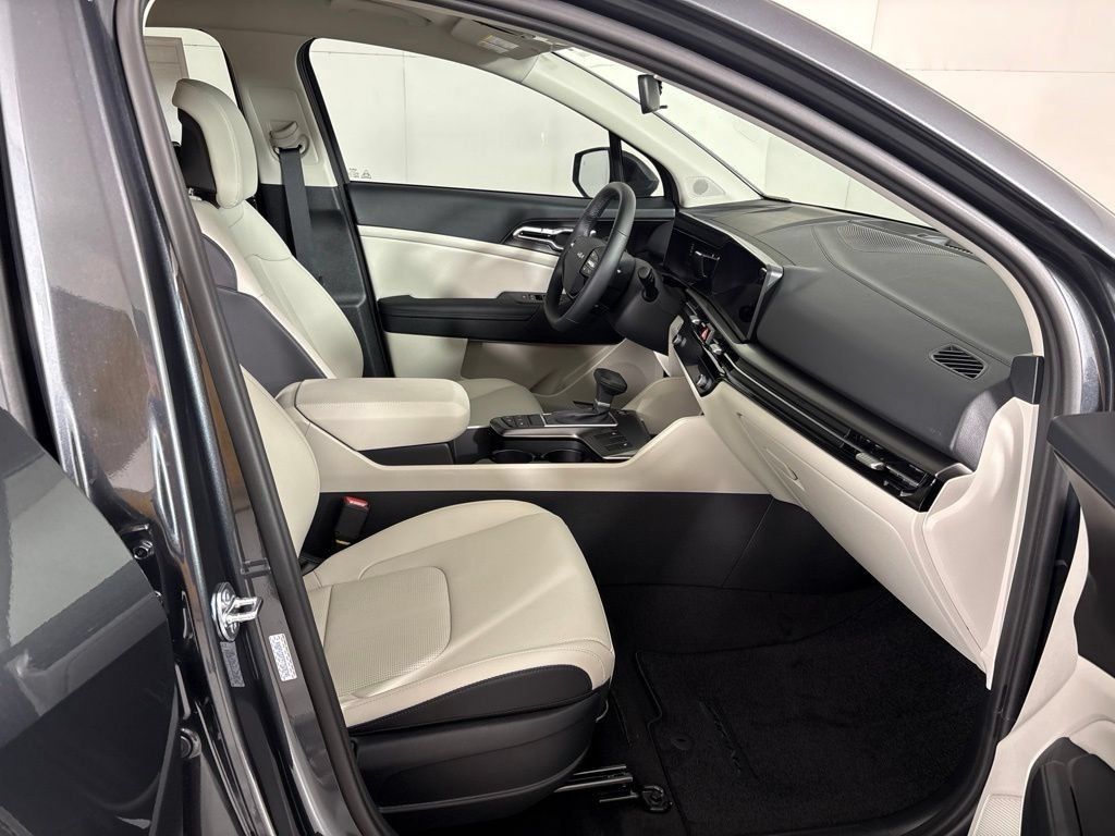 New 2026 Kia Sportage EX FWD image 16