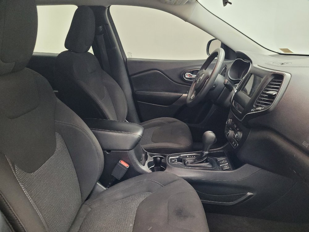 Used 2019 Jeep Cherokee Latitude w/ Popular Appearance Group FWD image 21
