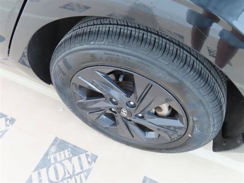 Used 2023 Hyundai Elantra SEL FWD image 7