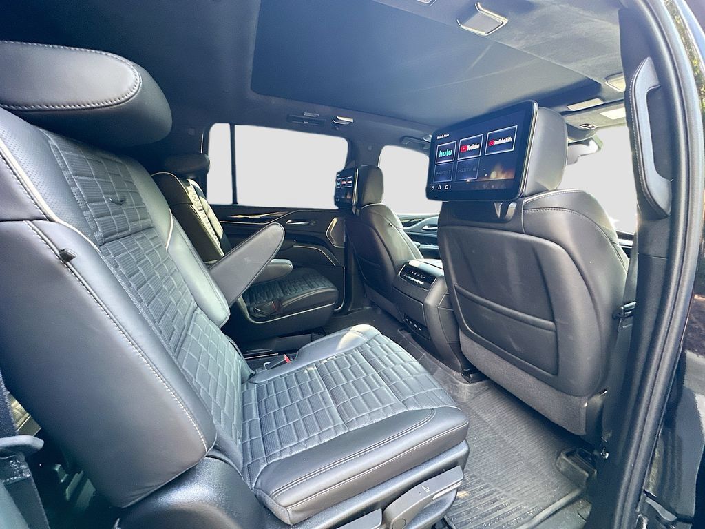 Used 2024 Cadillac Escalade ESV V w/ Heavy-Duty Trailer Package AWD/4WD image 30