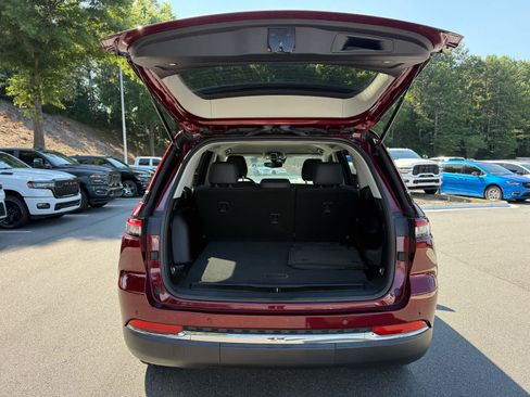 Used 2023 Jeep Grand Cherokee Laredo RWD image 28
