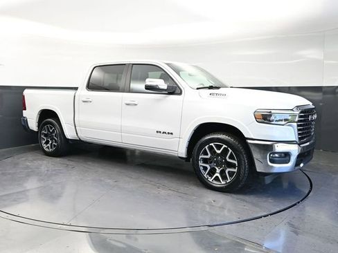 Used 2025 RAM 1500 Laramie AWD/4WD image 3