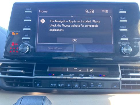 Used 2024 Toyota Sienna XLE image 19