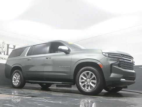 Used 2023 Chevrolet Suburban Premier image 2