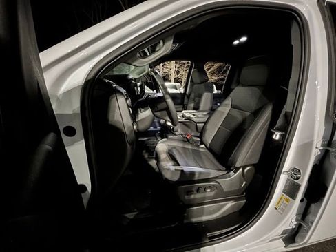 Used 2025 Chevrolet Silverado 2500 Custom w/ Custom Convenience Package image 16