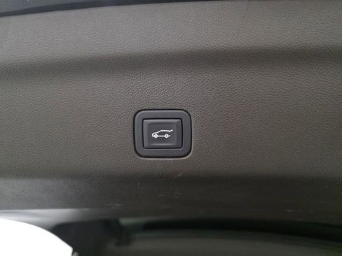 Certified 2023 GMC Yukon SLT w/ SLT Luxury Package image 8