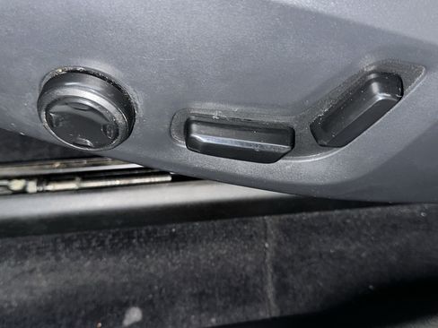 Used 2018 Volvo XC60 T5 Momentum w/ Convenience Package image 22