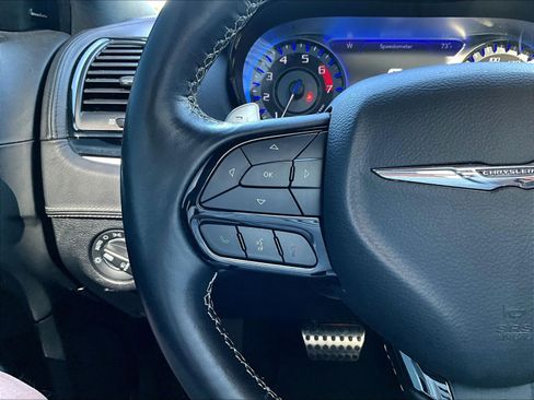 Used 2023 Chrysler 300 C RWD image 11