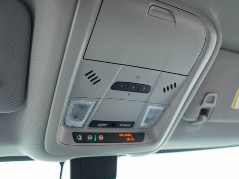 Used 2024 GMC Terrain SLT FWD image 11