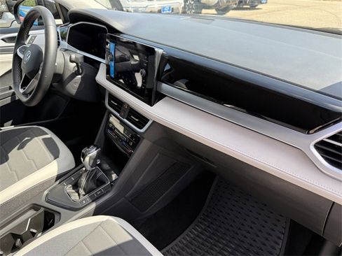 Used 2025 Volkswagen Taos SE image 20