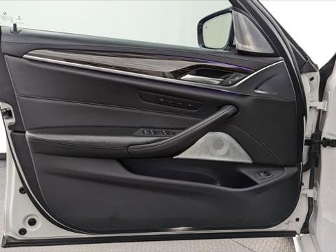 Used 2018 BMW M5 image 13