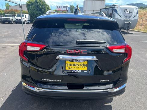 Used 2024 GMC Terrain SLT AWD/4WD image 9