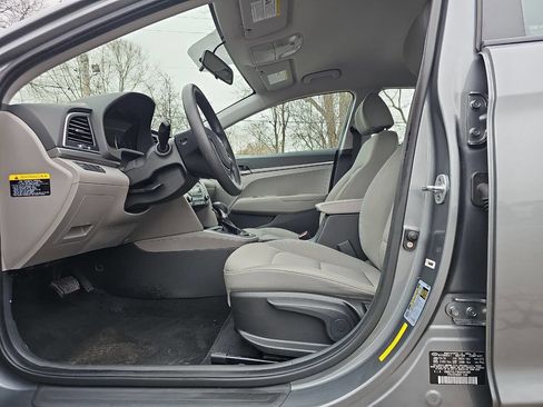 Used 2017 Hyundai Elantra SE image 9