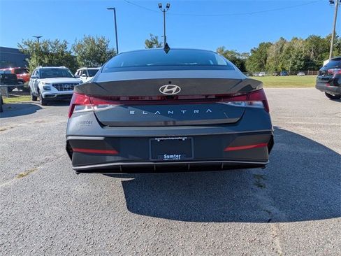 Used 2024 Hyundai Elantra SEL image 4