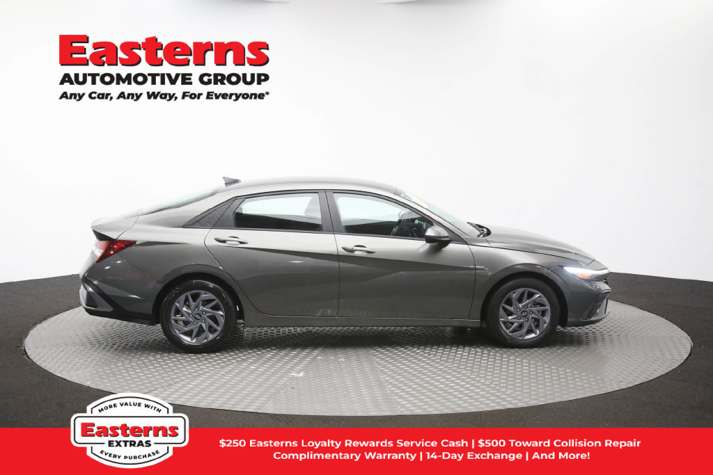 Used 2024 Hyundai Elantra SEL FWD image 44