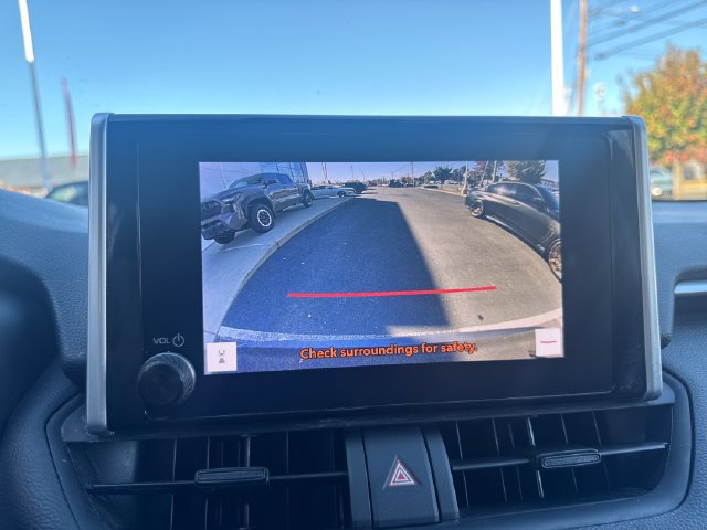 Used 2024 Toyota RAV4 XLE AWD/4WD image 22