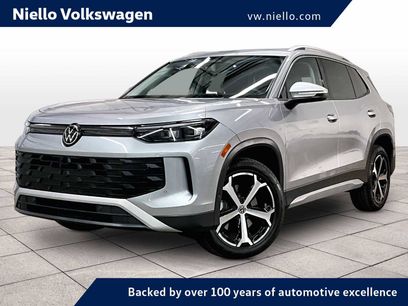 Used 2025 Volkswagen Tiguan SE w/ Panoramic Sunroof Package