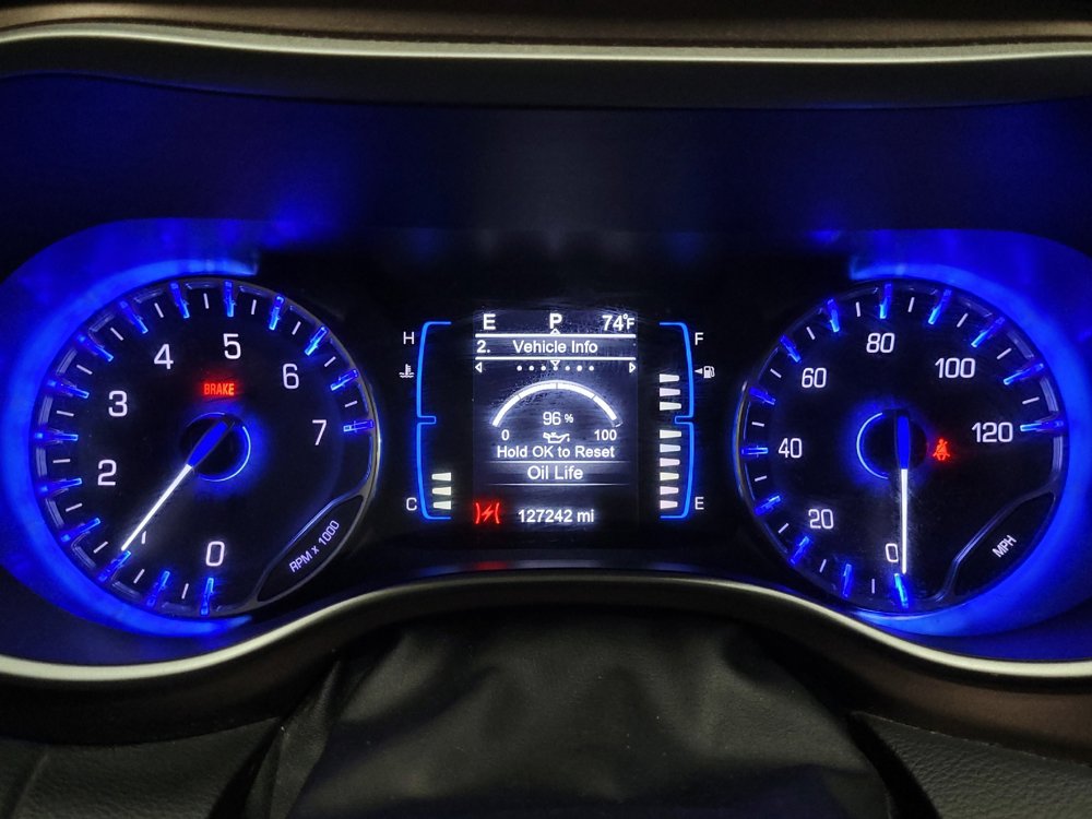 Used 2017 Chrysler Pacifica Touring FWD image 23