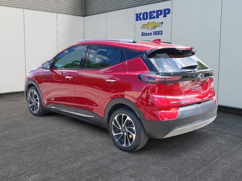 Used 2023 Chevrolet Bolt EUV Premier w/ Super Cruise Package FWD image 3