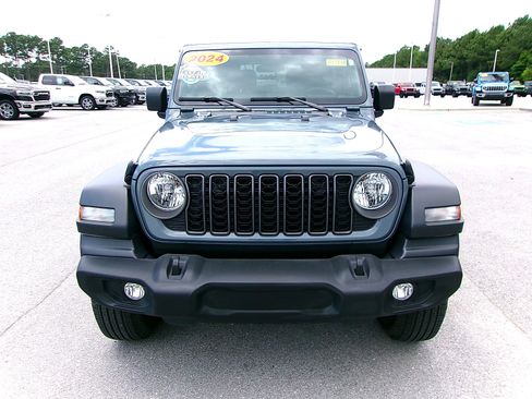 Used 2024 Jeep Wrangler Sport AWD/4WD image 6