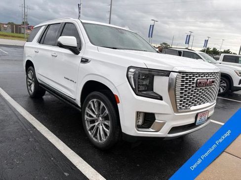 Used 2021 GMC Yukon Denali w/ Denali Premium Package AWD/4WD image 9
