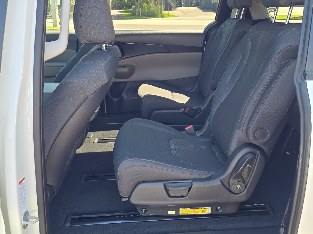 New 2027 Kia Carnival LX FWD image 10