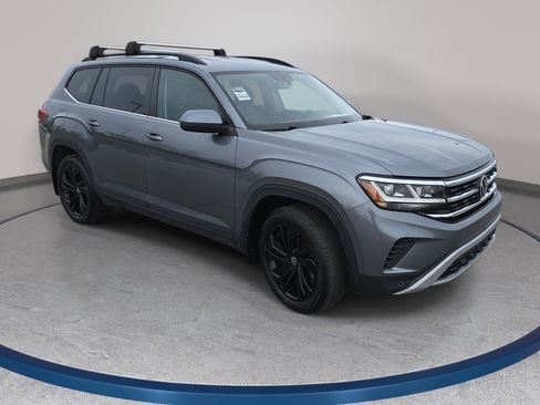 Used 2023 Volkswagen Atlas SE w/ Black Wheel Package AWD/4WD image 3