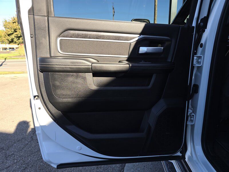 Used 2024 RAM 3500 Big Horn AWD/4WD image 9
