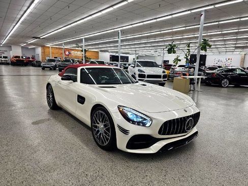Used 2018 Mercedes-Benz AMG GT Roadster image 3