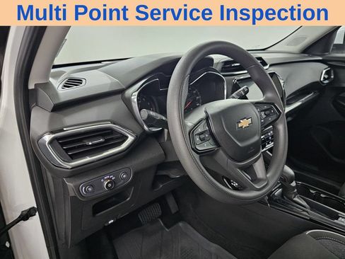 Used 2022 Chevrolet TrailBlazer LT w/ Convenience Package FWD image 12