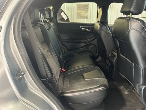 Used 2022 Ford Edge ST image 21
