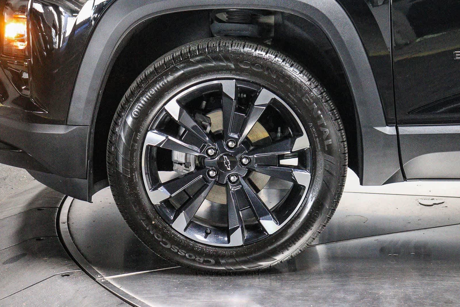 Used 2025 Chevrolet Equinox RS w/ Safety and Technology Package FWD image 9