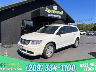 Used 2019 Dodge Journey SE image 1