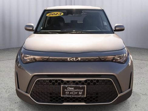 Used 2023 Kia Soul LX image 17